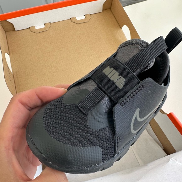 Brand new Nike kids 7 c ( final sale no returns ) - Picture 6 of 6